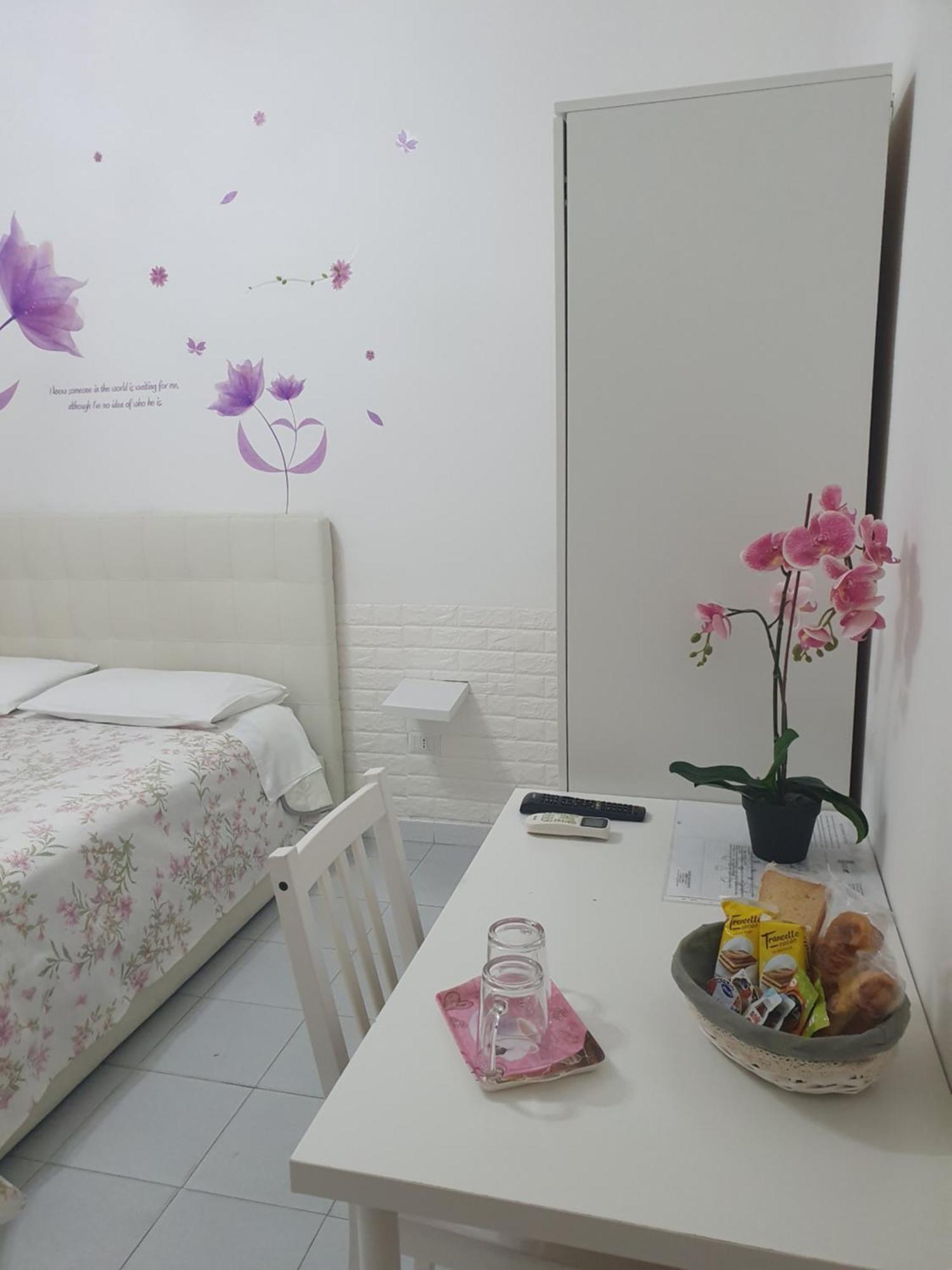 Le Tre Orchidee Bed & Breakfast Салерно Стая снимка